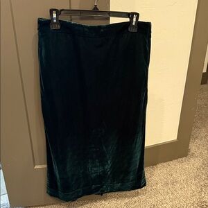Elegant Velvet Pencil Skirt in Deep Green